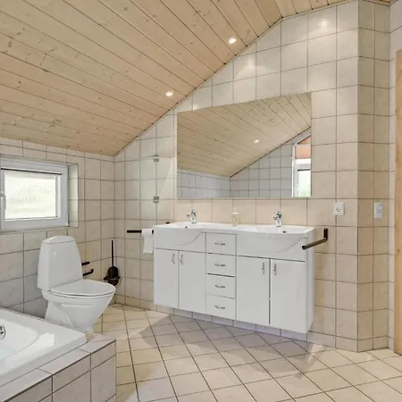 4 Bedroom Beautiful In Casa de Férias Oksbøl