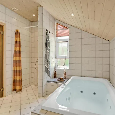 4 Bedroom Beautiful In * Oksbøl