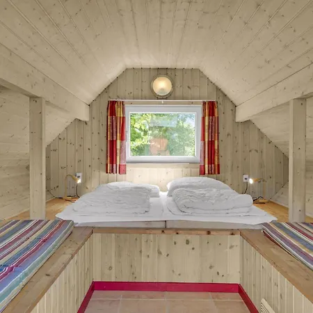 בית נופש 4 Bedroom Beautiful In