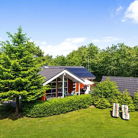 4 Bedroom Beautiful In Σπίτι διακοπών *